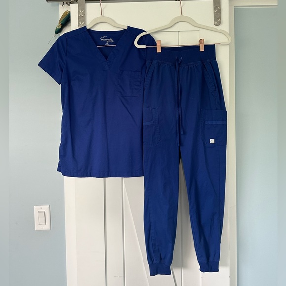 Uniform Advantage Butter-Soft STRETCH women’s scrub set. Lightly used - Picture 1 of 6